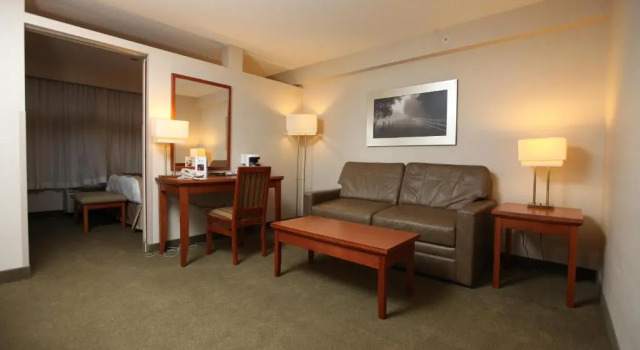 Люкс St. Albert Inn & Suites