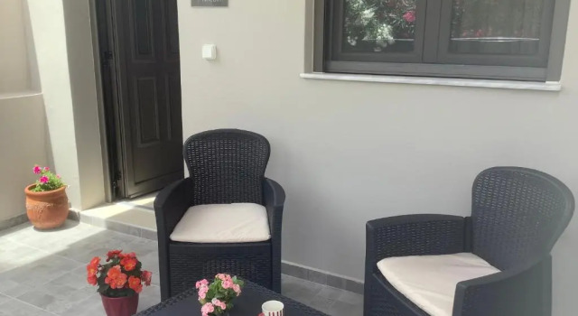 Апартаменты c 1 комнатой Feadra studio, a cosy nest for 2 near the beach!