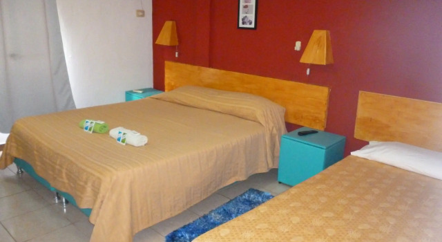 Petit Hotel Panambi, Забронировать Отель Отели Пуэрто-Игуасу с парковкой, рядом с Магазин беспошлинной торговли города Пуэрто-Игуасу, Парковка