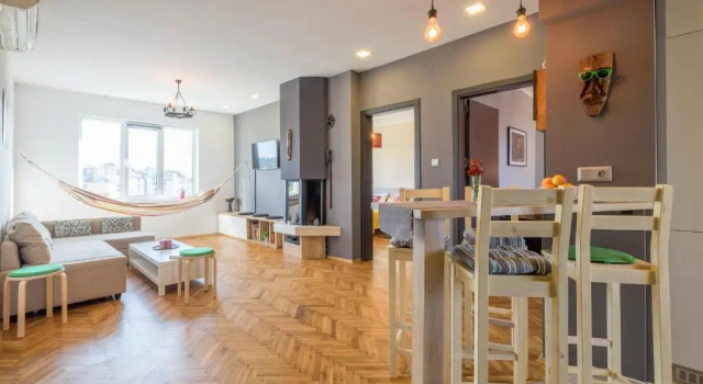 Апартаменты ARTistic & Spacious 2BD Central Apt