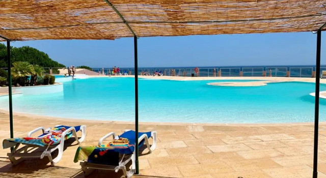 Коттедж Casa Da Luz 86 - 2 bedrooms & seaview Town house , salt water pool , wifi