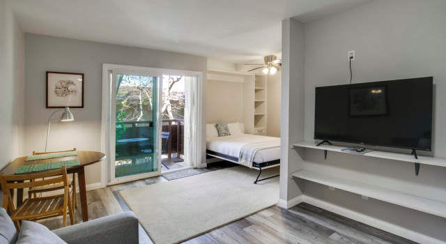 San Diego Studio w/ Pool Access, 2 Mi to Old Town!