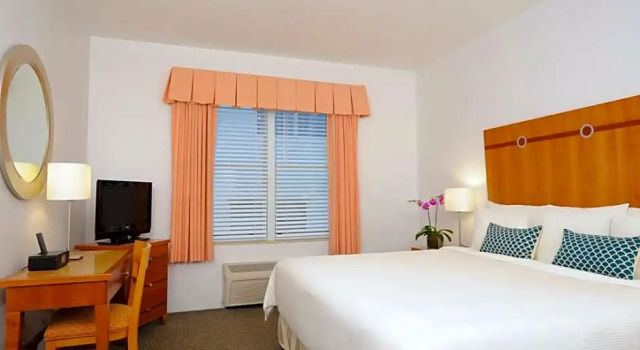 Номер Classic South Seas Hotel