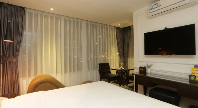 Двухместный номер Deluxe с балконом Adeline Hotel Hanoi