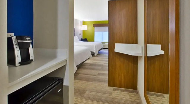 Четырёхместный люкс Holiday Inn Express Rochester-Victor by IHG