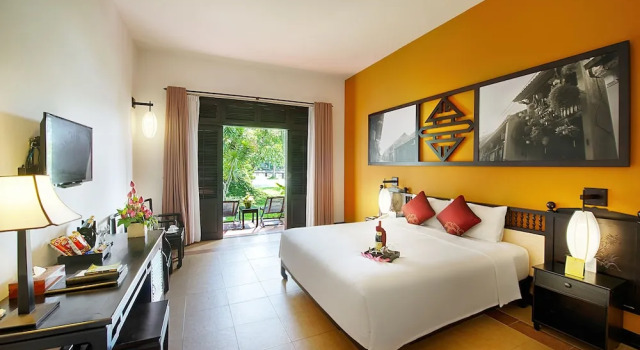 Трёхместный номер Standard с балконом и с видом на сад Hoi An Beach Resort