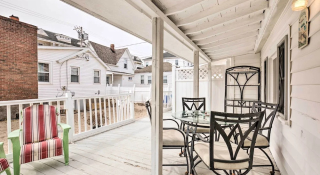 Коттедж с 2 комнатами No-frills Hampton Cottage - Steps to Beach!