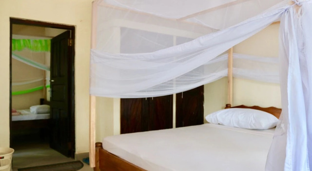 4 Bed Villa - Sleeps 8 - Pool - Garden - Parking, Book Villa Hotels in Kwale with a Pool, Swimming Pool