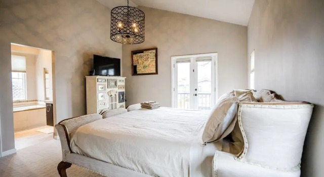 Коттедж Time Capsule Tudor A Modern Family Getaway