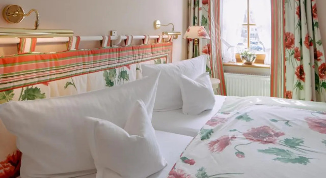 Полулюкс с балконом Romantik Hotel & Restaurant Hirsch