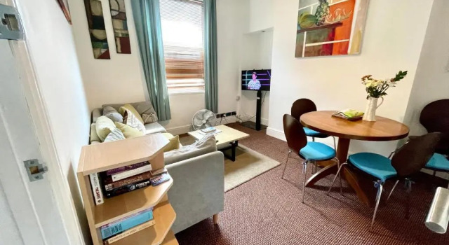 4 bedroomed maisonette in City Centre, near Barbican & Seafront, Забронировать Отель Отели Плимута с парковкой, рядом с Plymouth Naval Memorial, Парковка