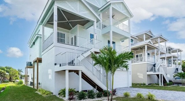 Коттедж 661 Estero Blvd "beach To Bay" 5 Bedroom Home by RedAwning