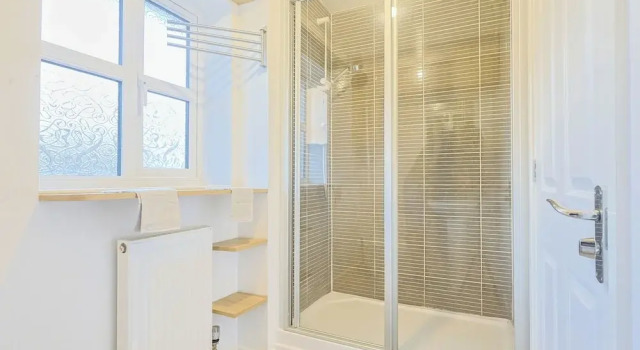 Manchester 3-beds, Sleeps 6 With On-site Parking