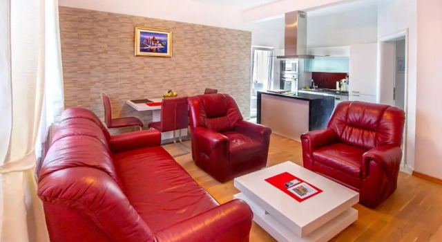 Апартаменты с балконом Apartment Vukadin