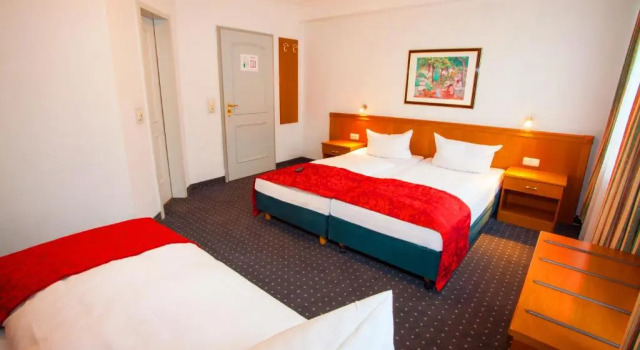 Трёхместный номер Standard Hansadom Hotel Köln Central by Mayburgh