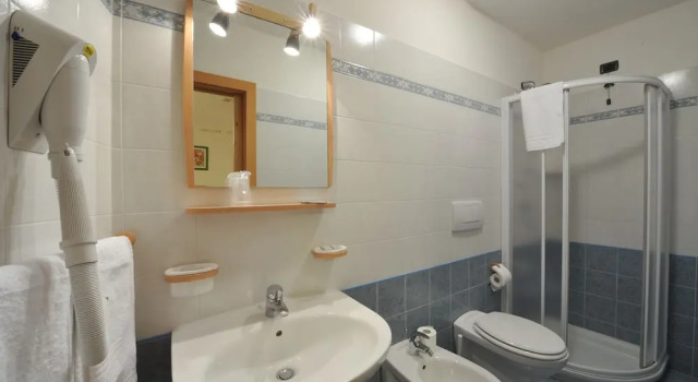Трёхместный номер Superior с балконом Hotel Adamello
