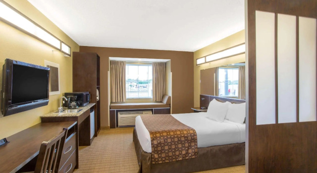 Двухместный люкс Microtel Inn & Suites by Wyndham Mansfield