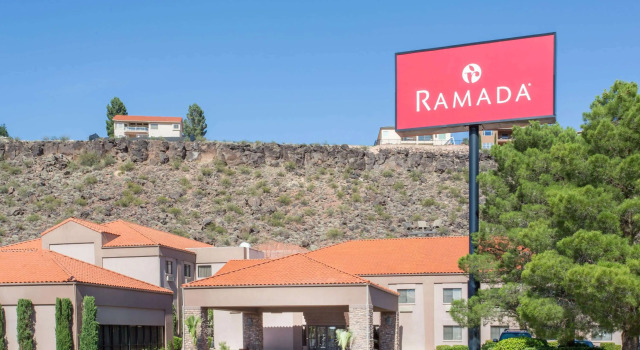 Ramada by Wyndham St George, Забронировать Отель Сент-Джордж Национальный парк Зайон, рядом с Dixie Regional Medical Center River Road