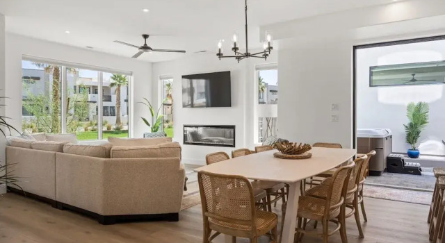 Sunstone 6 Bedroom Home, Varaa Lomakoti St. George 