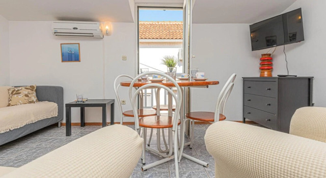 Amazing Apartment in Vodice With Wifi and 2 Bedrooms