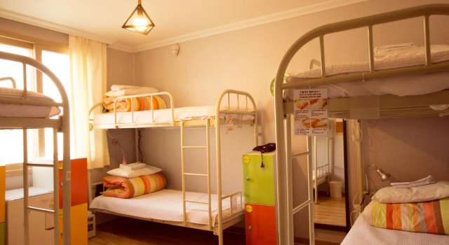 Кровать в общем номере (мужской номер) Yeha Guesthouse