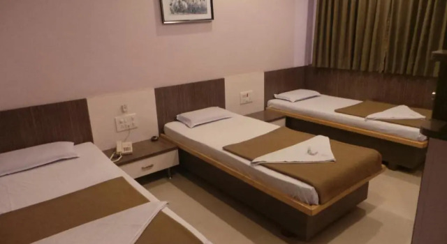 Трёхместный номер Deluxe Hotel Royal Residency Executive