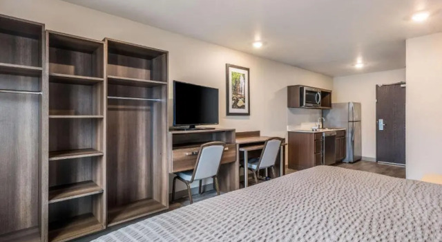 Номер Standard WoodSpring Suites Linden