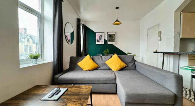 Space for Groups, 10 Mins From Queen St!
