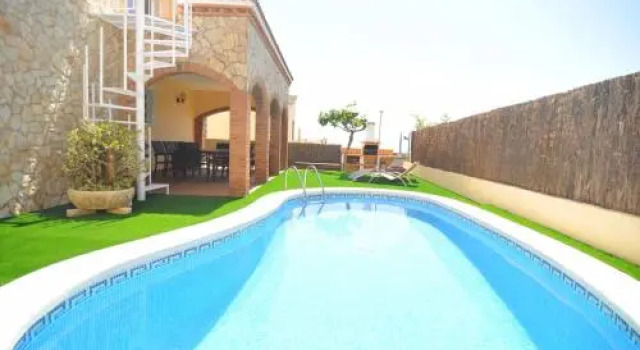 HomeHolidaysRentals Navy Blue - Costa Barcelona, Rezervați Vilă Pineda de Mar 