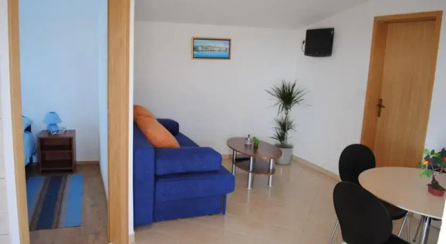 Apartments Kairos - Bili 9, Book Lejlighed Kastel Stafilic Kaštela