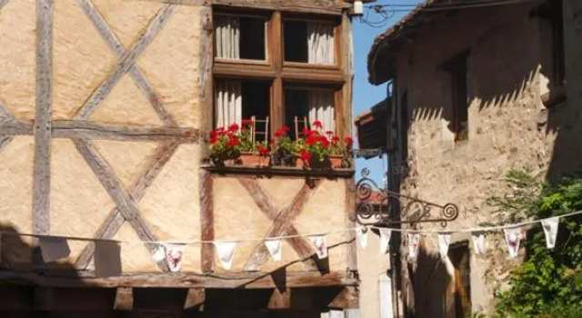 Lancien Relais de Poste***, Prenota Appartamento Appartamenti a Alvernia, Appartamento