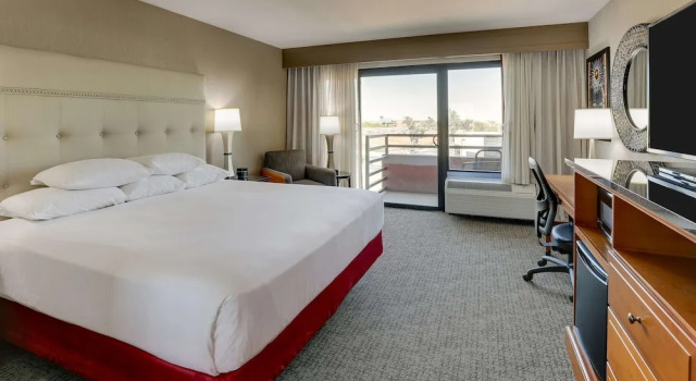 Двухместный номер Standard с балконом Drury Inn & Suites Phoenix Airport