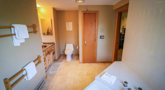 Spacious, Upgraded Premier Condo, best of everything Highridge A18
