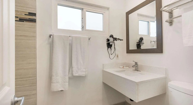Четырёхместный номер Deluxe Americas Best Value Inn & Suites Anaheim