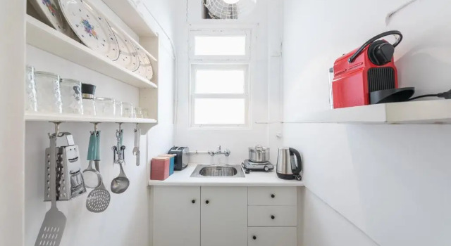 Апартаменты Cute and central apt for 3