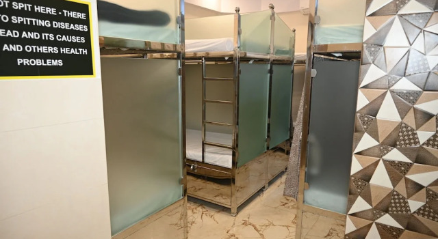 Кровать в общем номере (мужской номер) Sagar Dormitory Andheri - Nearest to Andheri Railway Station West