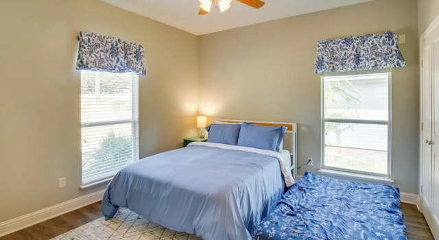 Fish & Kayak: Tranquil Cedar Creek Home!, Book Feriehus Sommerhuse i Kemp, Hytte