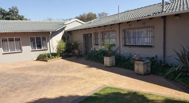 8 Ibis Lane Guest House