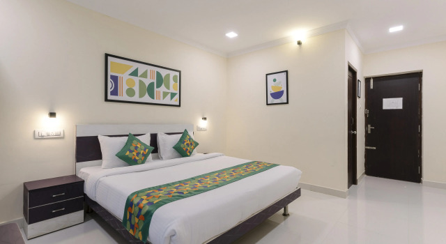 Номер Premium Treebo SNS Grand Inn With Swimming Pool