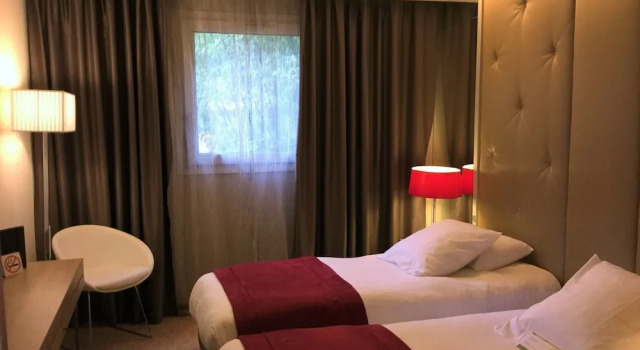 Двухместный номер Comfort Hôtel Mermoz