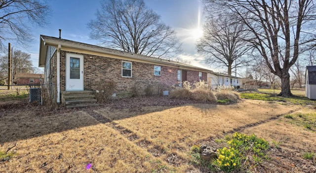 Bentonville Home ~ 1 Mi from Downtown, Забронировать Отель Отели в центре Бентонвилл, в центре