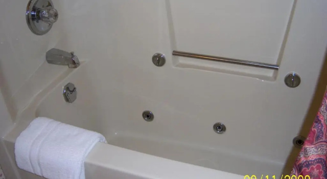 Четырёхместный номер Standard Travelers Inn Motel - Eagle River Downtown