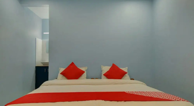 Люкс Oyo 22512 Krishna Kausthubha Service Apartment