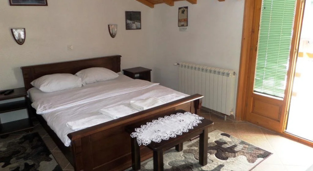 Zlatni Bor Hotel, Book Hotel Hoteller i Zabljak med parkering, Parkering