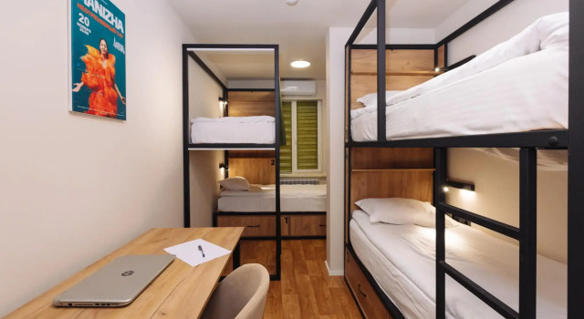 Кровать в общем номере (женский номер) Atakent Hostel (Атакент Хостел)