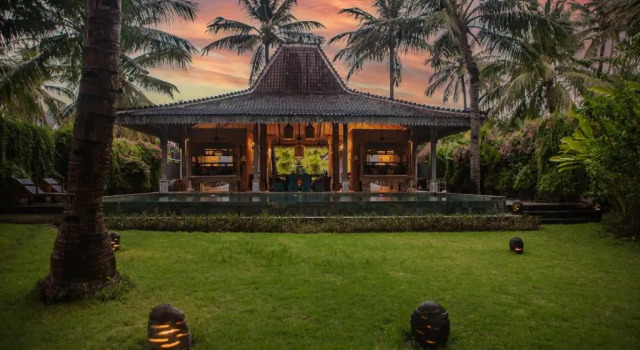 Вилла с 3 комнатами Beach Villas Lombok