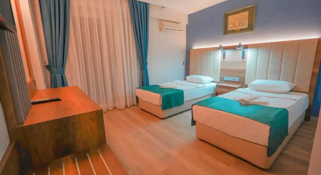 Трёхместный номер Standard с балконом Hotel Amore