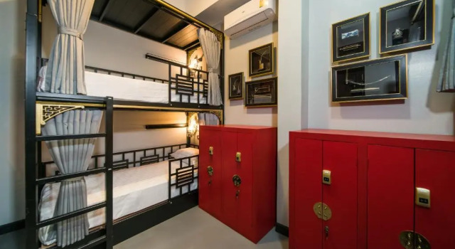 Кровать в общем номере DE Phanakron Boutique Hotel