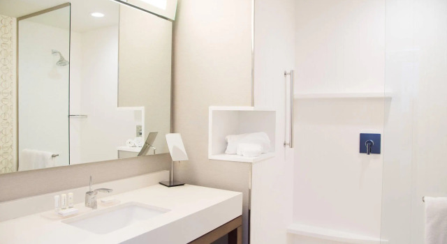 Четырёхместный номер Standard Courtyard by Marriott Oxford