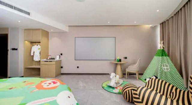 Семейный тент Fuhua Junyue Hotel (Luntai Bus Station Xinxin Pedestrian Street Branch)